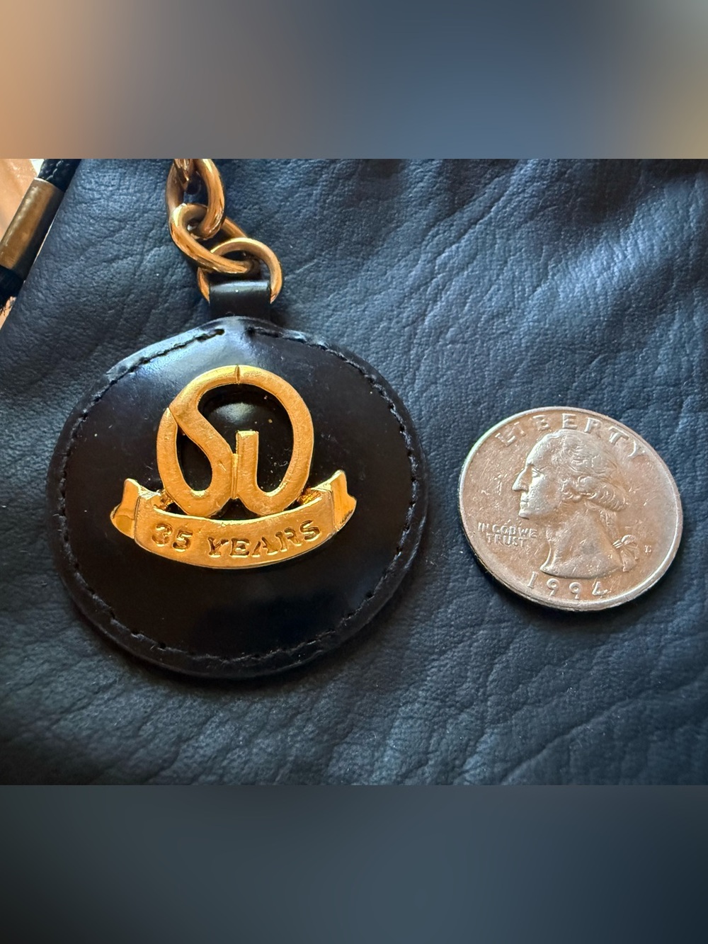 Vintage St. John Keychain 35 anniversary black and gold logo - Picture 6 of 10